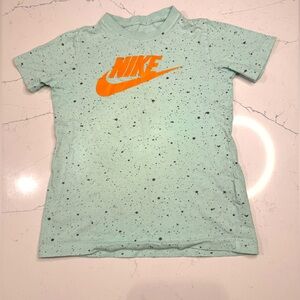 Boys Nike Mint Color Top With Splatter, Size Small